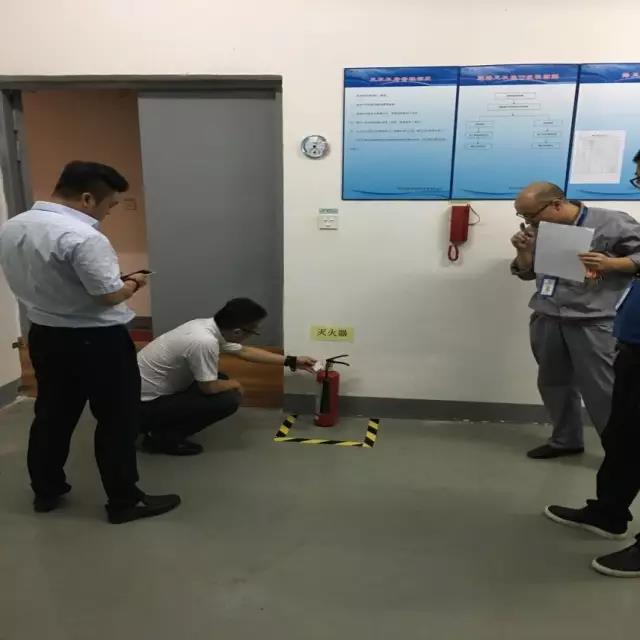 对灭火器合格证的检查