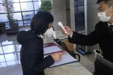 抗击新型肺炎疫情·耀盛大厦进行高频消杀